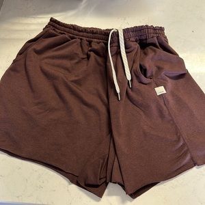 Vuori Boyfriend Shorts - Chestnut Heather - Size Women’s L